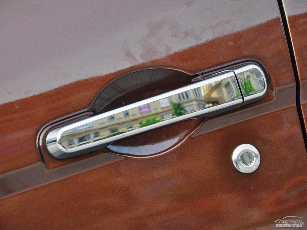 大地棕五菱宏光S車身外觀圖片