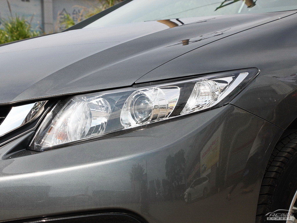 鈦金銀思域車頭外觀圖片