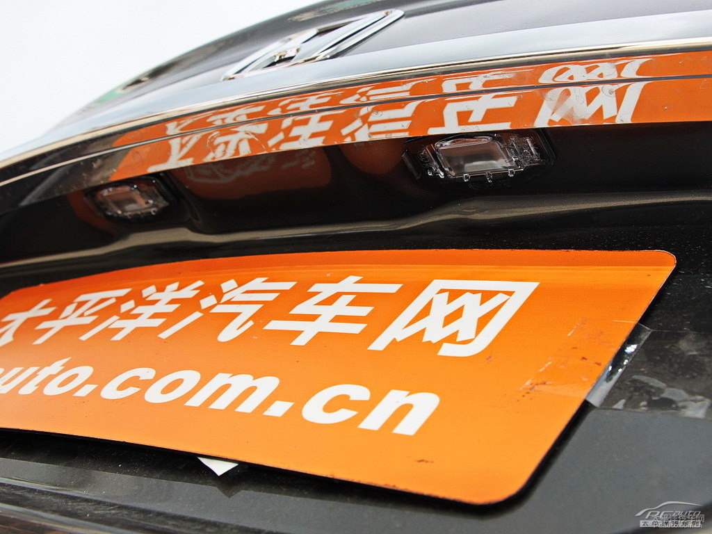 鈦金銀思域車尾外觀圖片