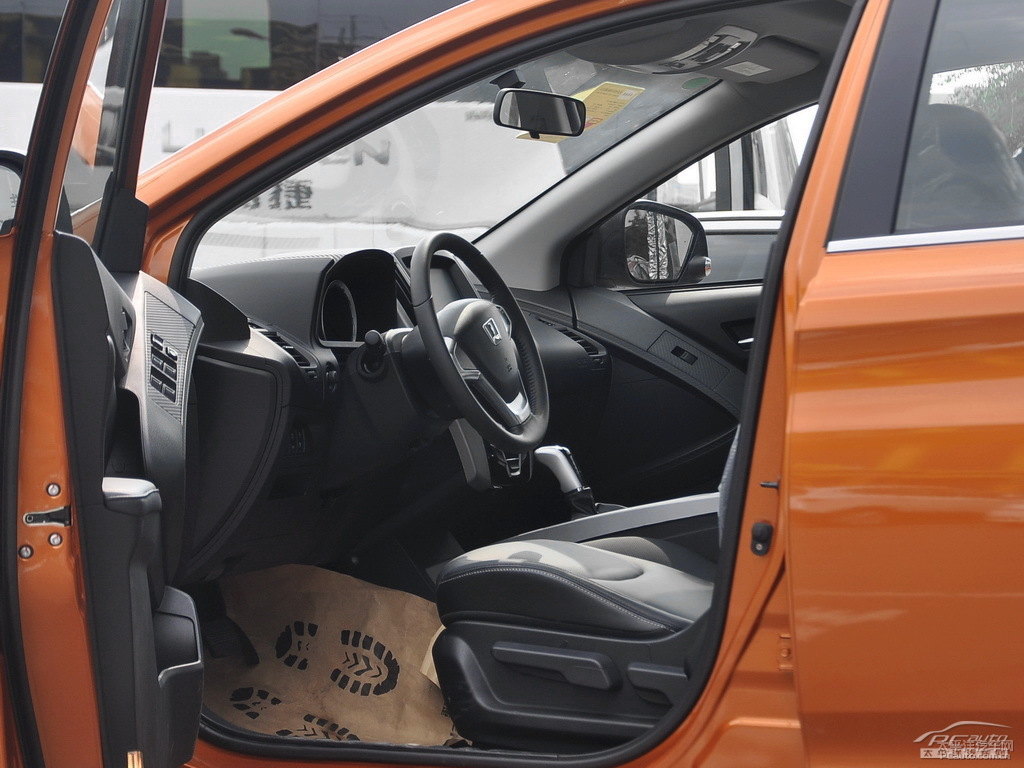 {ǽ݃(yu)6 SUV{˿ggDƬ