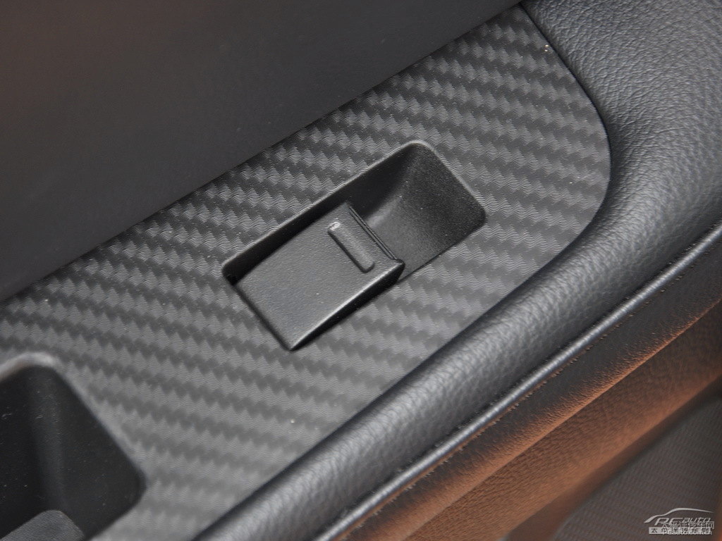 {ǽ݃(yu)6 SUV܇(ni)DƬ