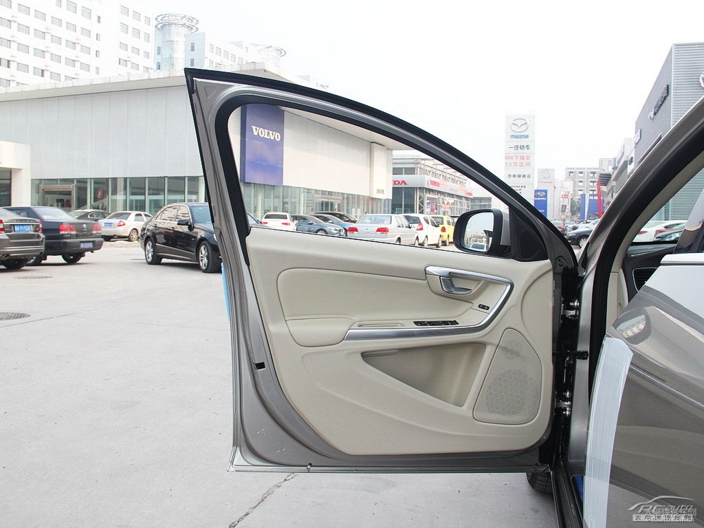海貝灰沃爾沃S60車(chē)廂內(nèi)飾圖片