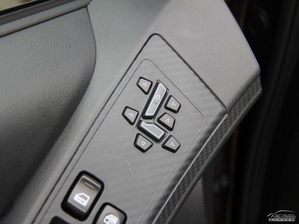 ǹ̴{ǽ݃(yu)6 SUV܇(ni)DƬ