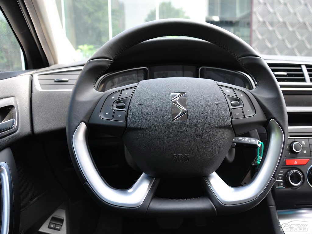 DS 5LS內(nèi)飾高清大圖