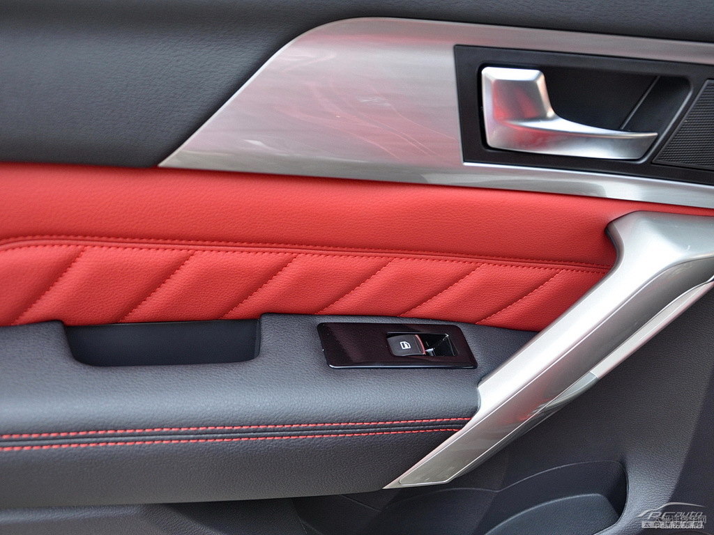 中國(guó)紅哈弗H2車廂內(nèi)飾圖片