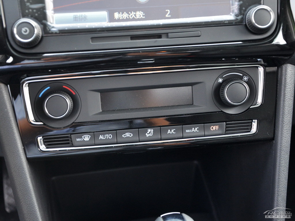 流光綠大眾Polo中控內(nèi)飾圖片