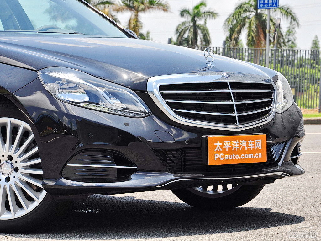 水硅礬鈣石藍(lán)奔馳E級(jí)車頭外觀圖片