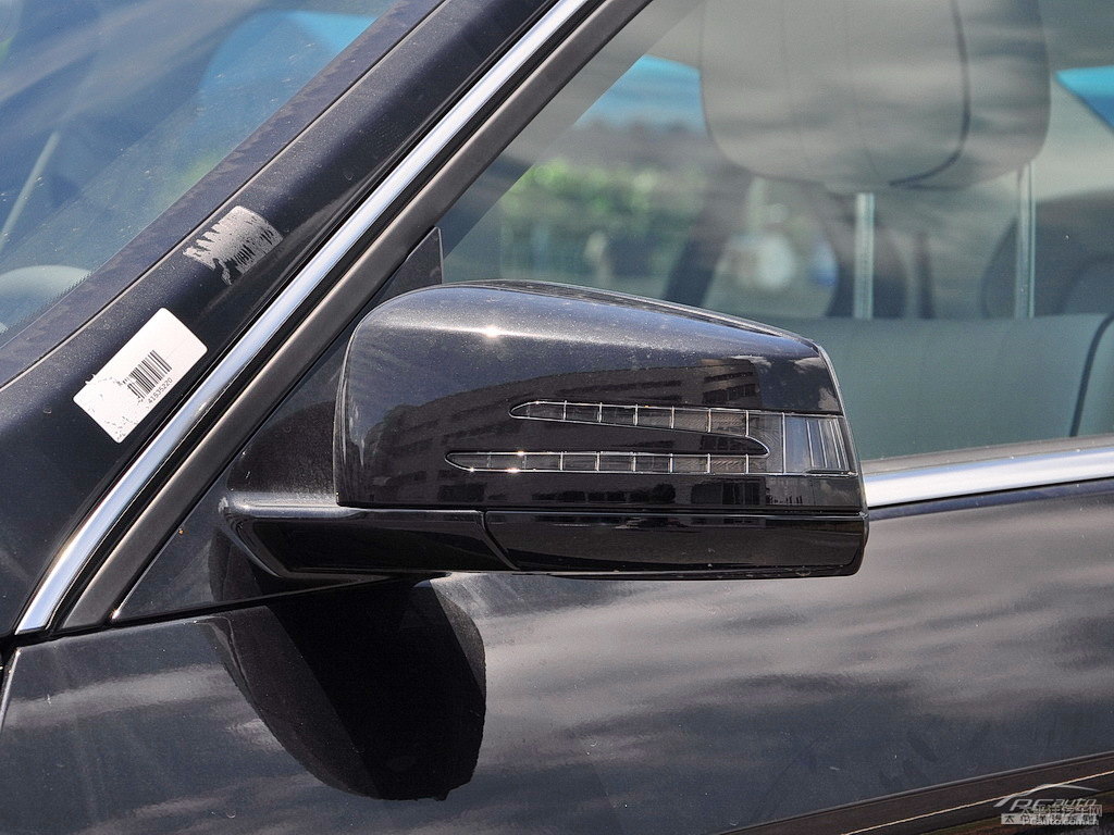 水硅礬鈣石藍奔馳E級車身外觀圖片