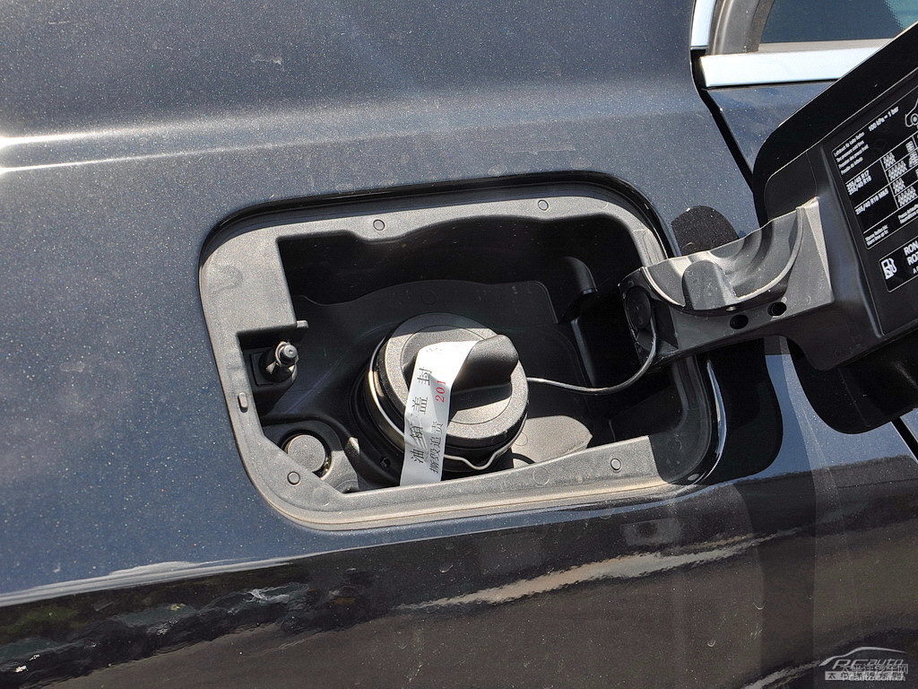 水硅礬鈣石藍(lán)奔馳E級(jí)車(chē)身外觀圖片