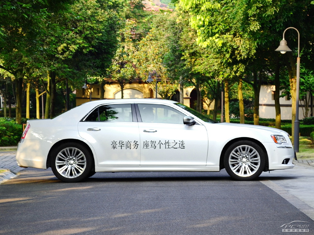 克萊斯勒300C外觀高清大圖