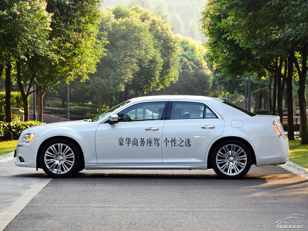 克萊斯勒300C外觀高清大圖