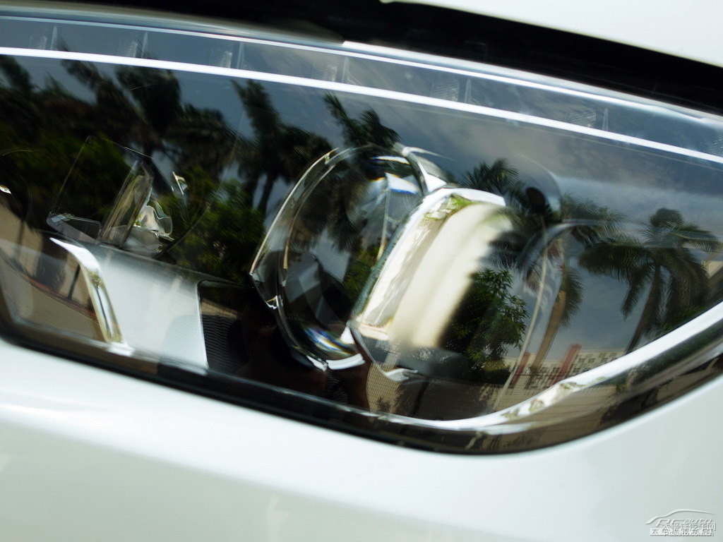珠光白標(biāo)致408車頭外觀圖片