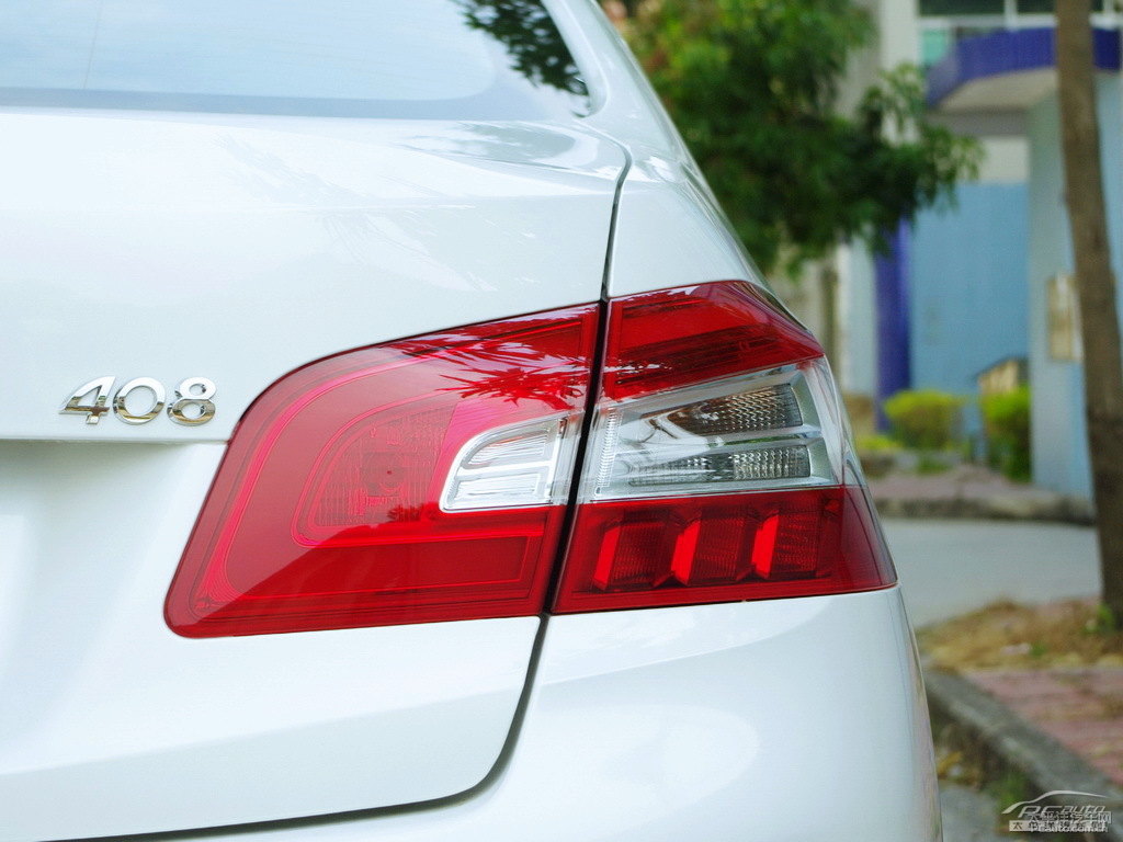 珠光白標(biāo)致408車尾外觀圖片