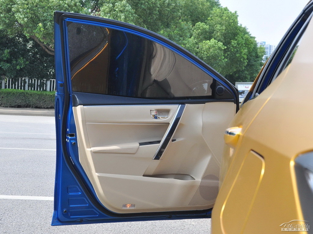 卡羅拉車廂內(nèi)飾圖片