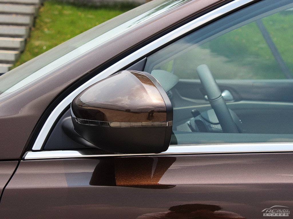 松木棕標(biāo)致408車身外觀圖片