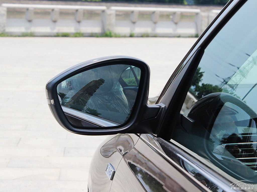 松木棕標(biāo)致408車(chē)身外觀圖片