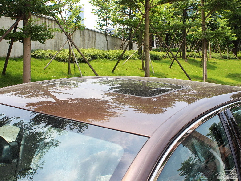 松木棕標(biāo)致408車身外觀圖片