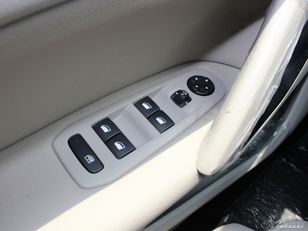 松木棕標(biāo)致408車(chē)廂內(nèi)飾圖片