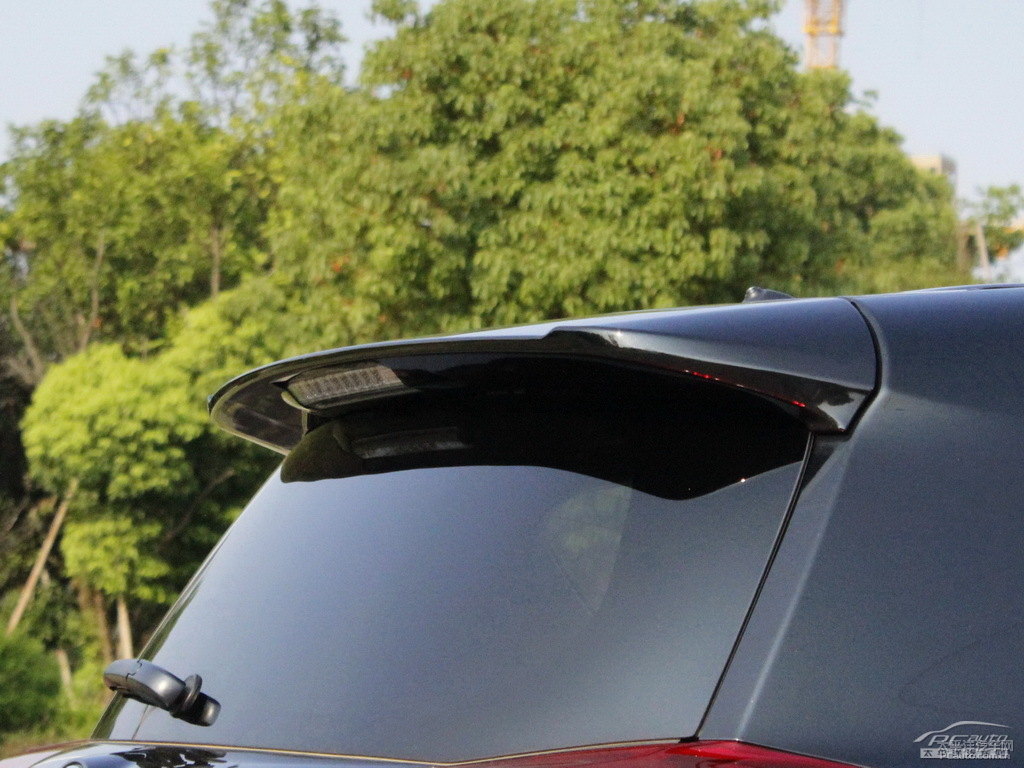 黑云母色RAV4榮放車尾外觀圖片
