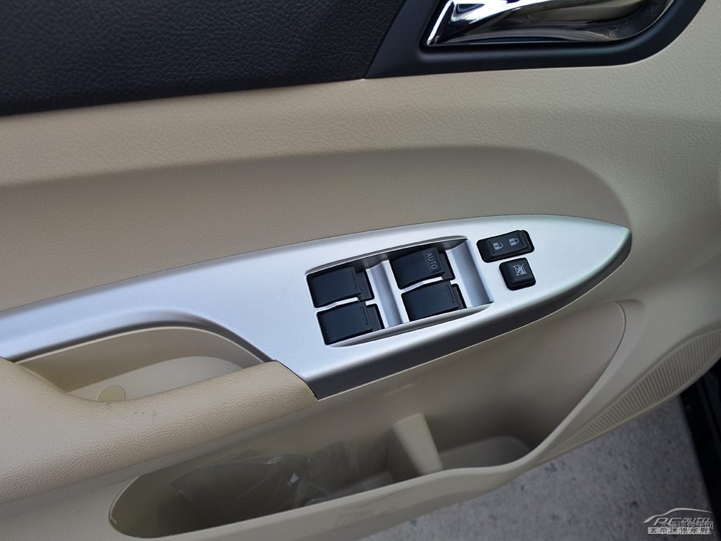 德蘭黑比亞迪F3車(chē)廂內(nèi)飾圖片
