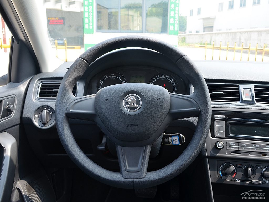 昕動內(nèi)飾高清大圖