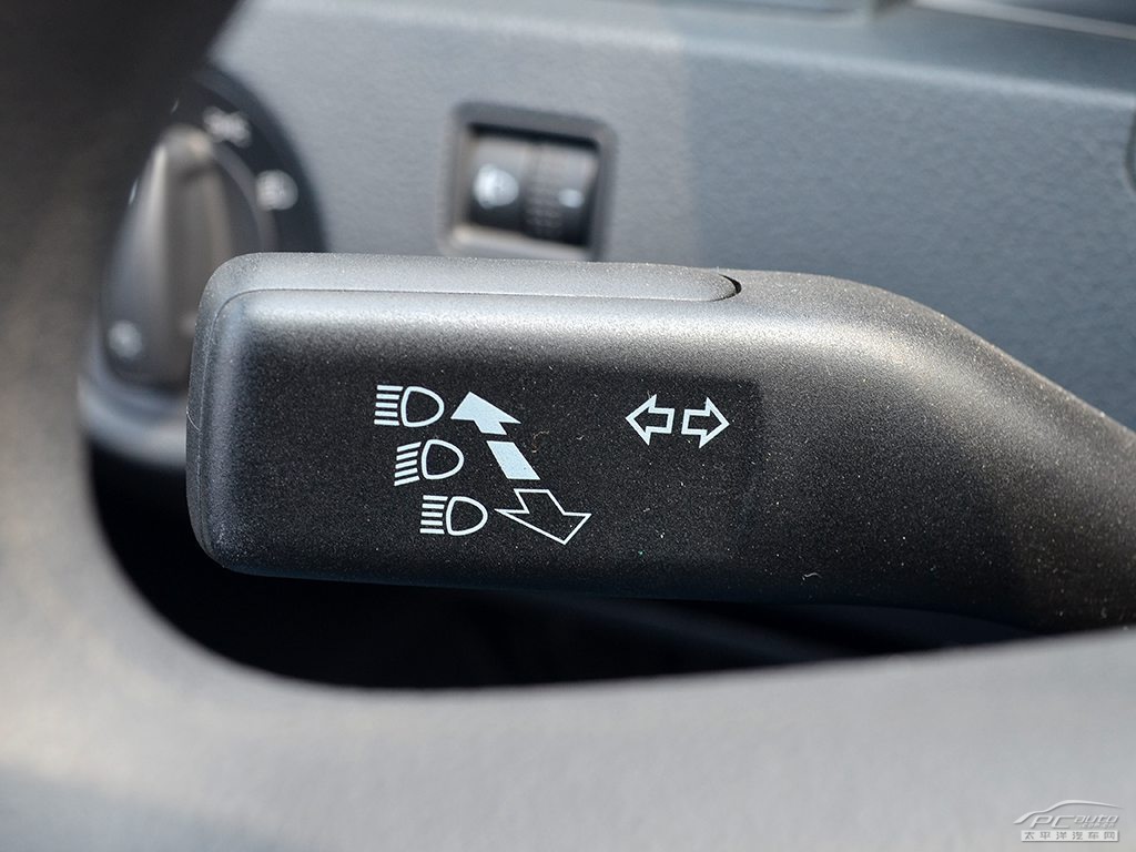 昕動內(nèi)飾高清大圖