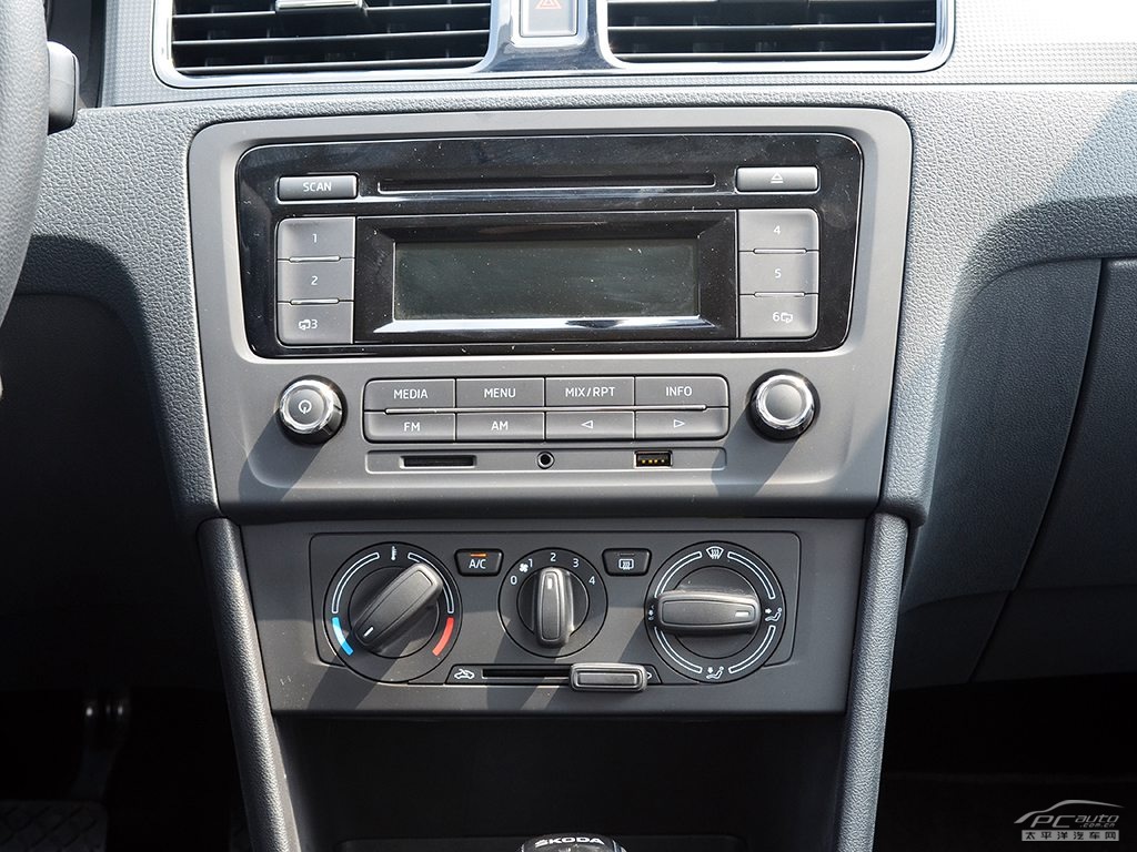 昕動內(nèi)飾高清大圖