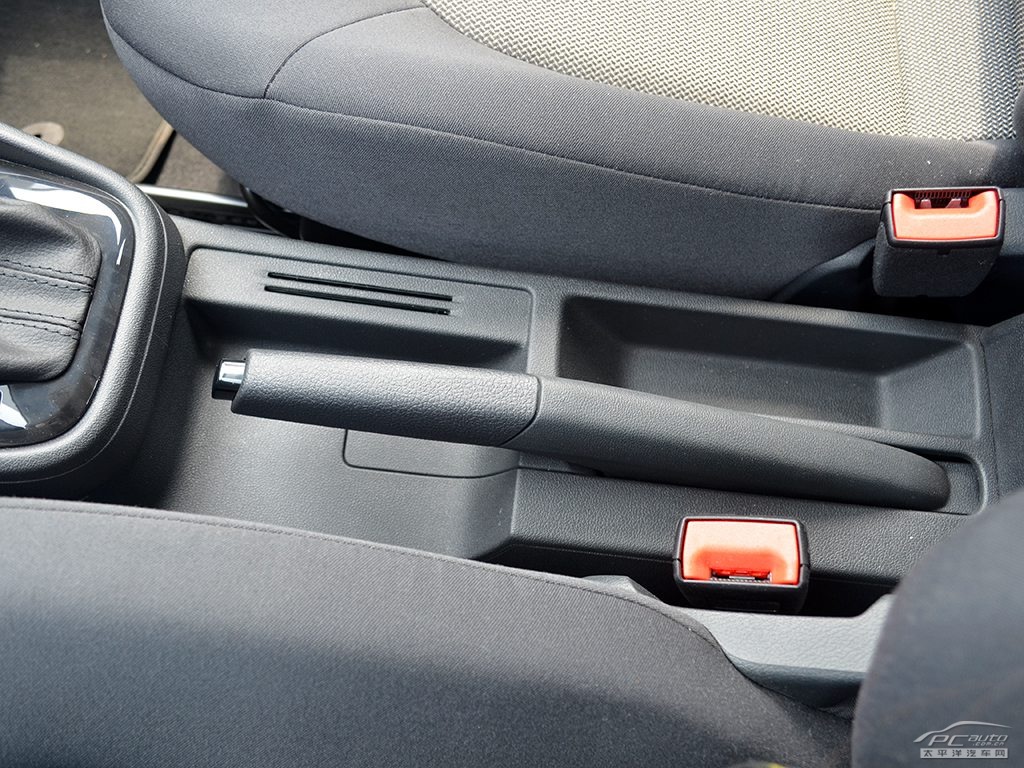 昕動內(nèi)飾高清大圖