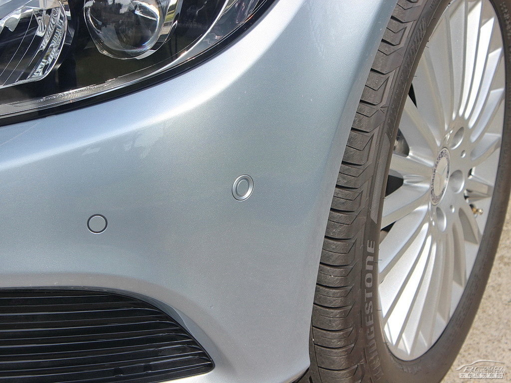 鉆石銀奔馳C級車頭外觀圖片
