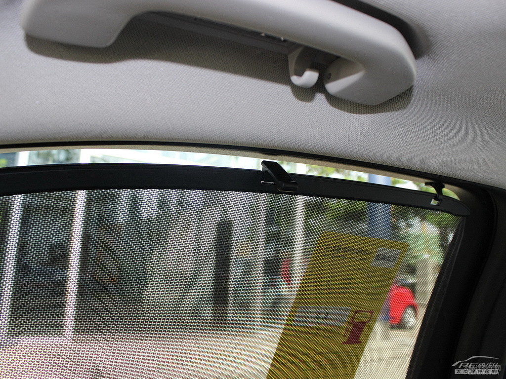 鉆石銀奔馳C級車廂內(nèi)飾圖片