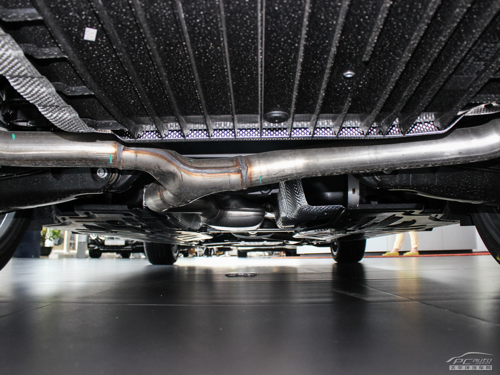 奔馳C級(jí)細(xì)節(jié)高清大圖