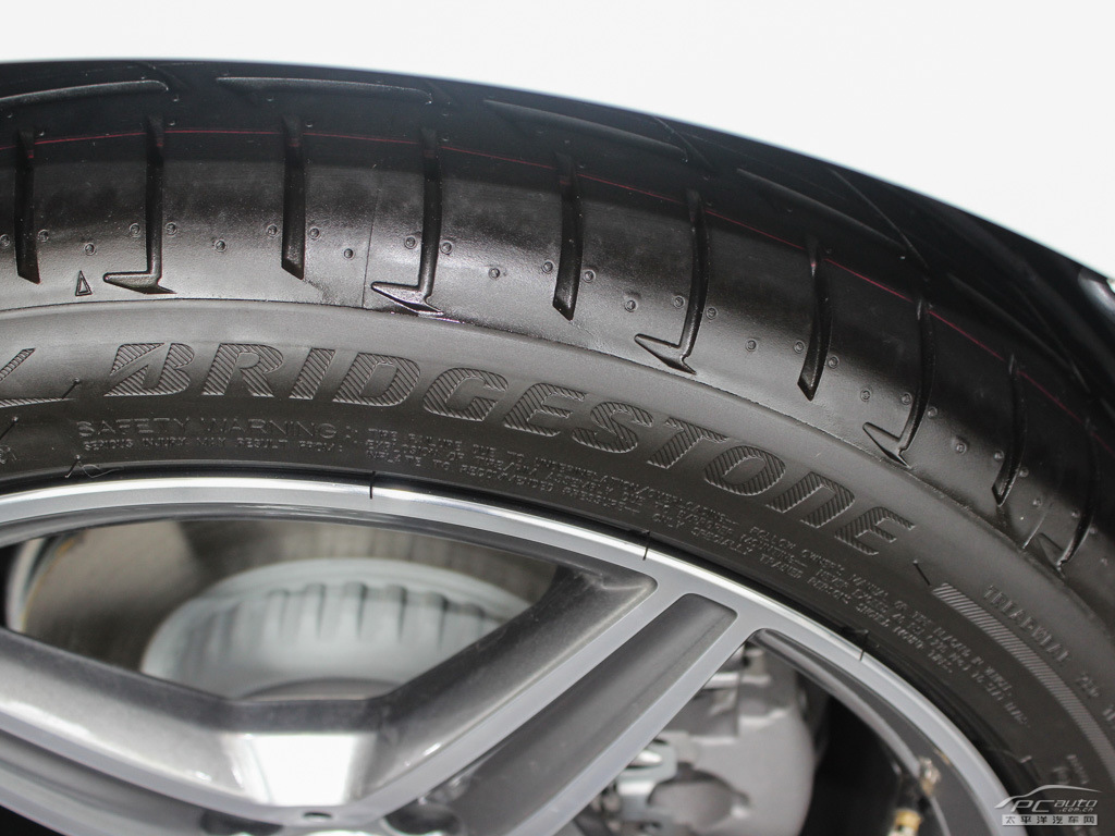 奔馳C級(jí)細(xì)節(jié)高清大圖