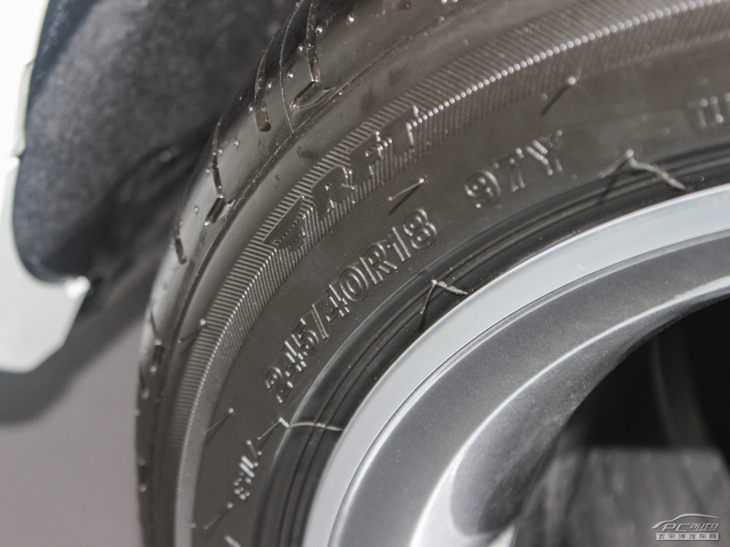 奔馳C級細節(jié)高清大圖