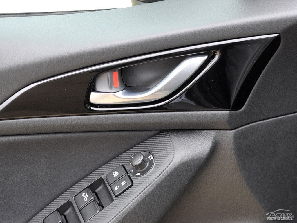 格調(diào)灰馬自達(dá)3 昂克賽拉車廂內(nèi)飾圖片