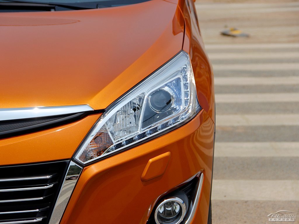 {ǽ݃(yu)6 SUV܇^^DƬ