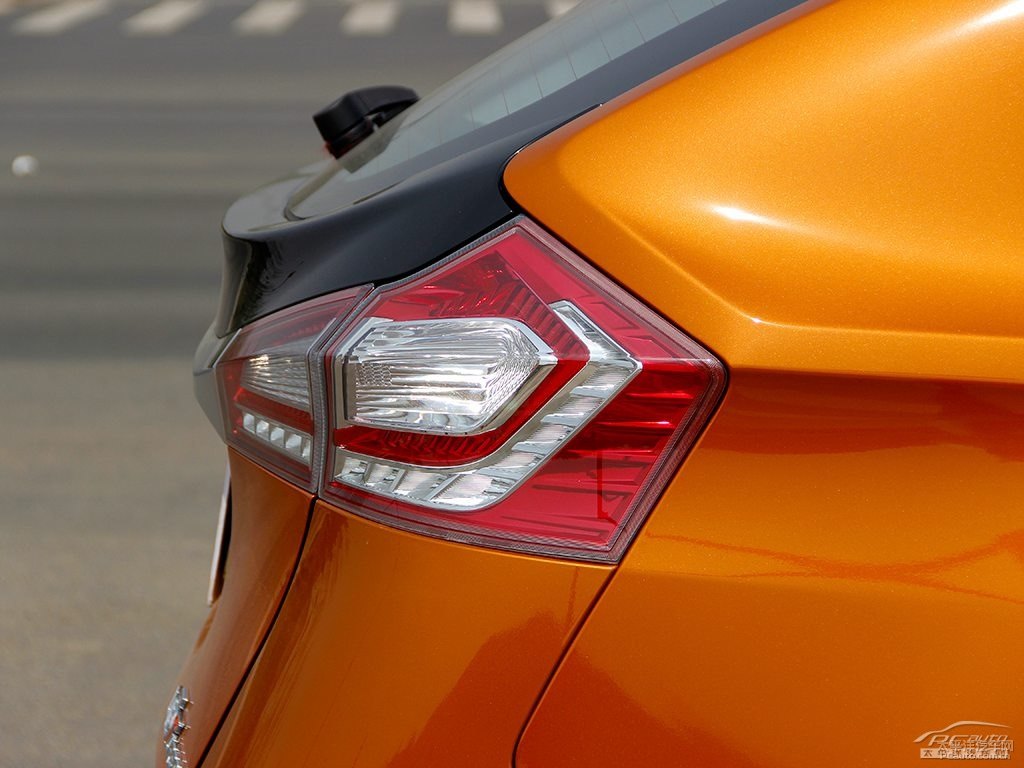 {ǽ݃(yu)6 SUV܇β^DƬ