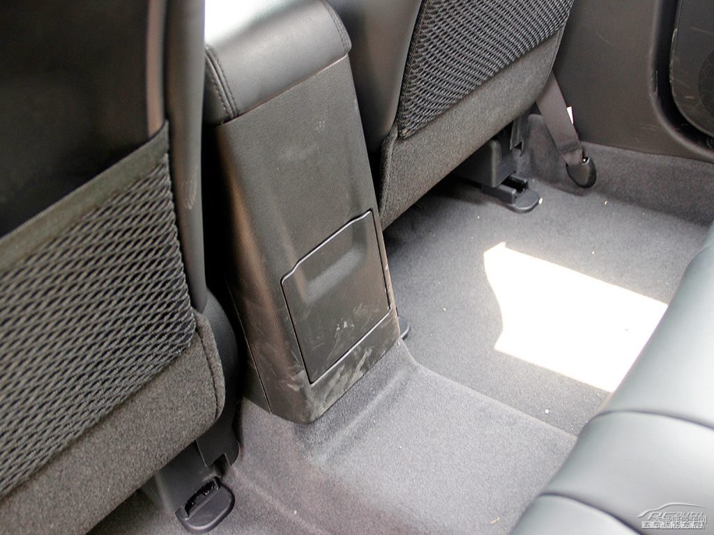 {ǽ݃(yu)6 SUV΃(ni)DƬ