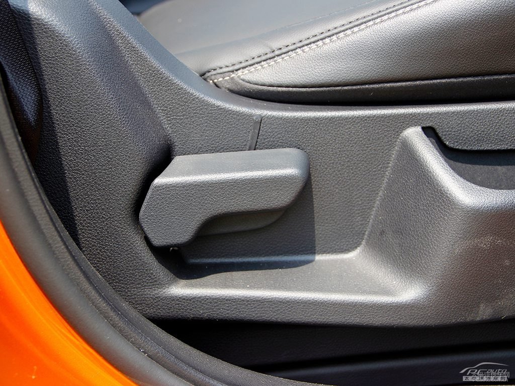 {ǽ݃(yu)6 SUV΃DƬ