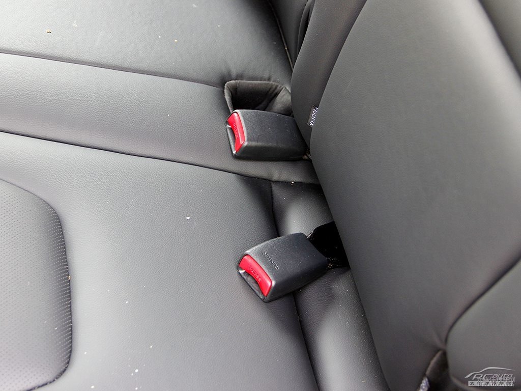 {ǽ݃(yu)6 SUV΃(ni)DƬ