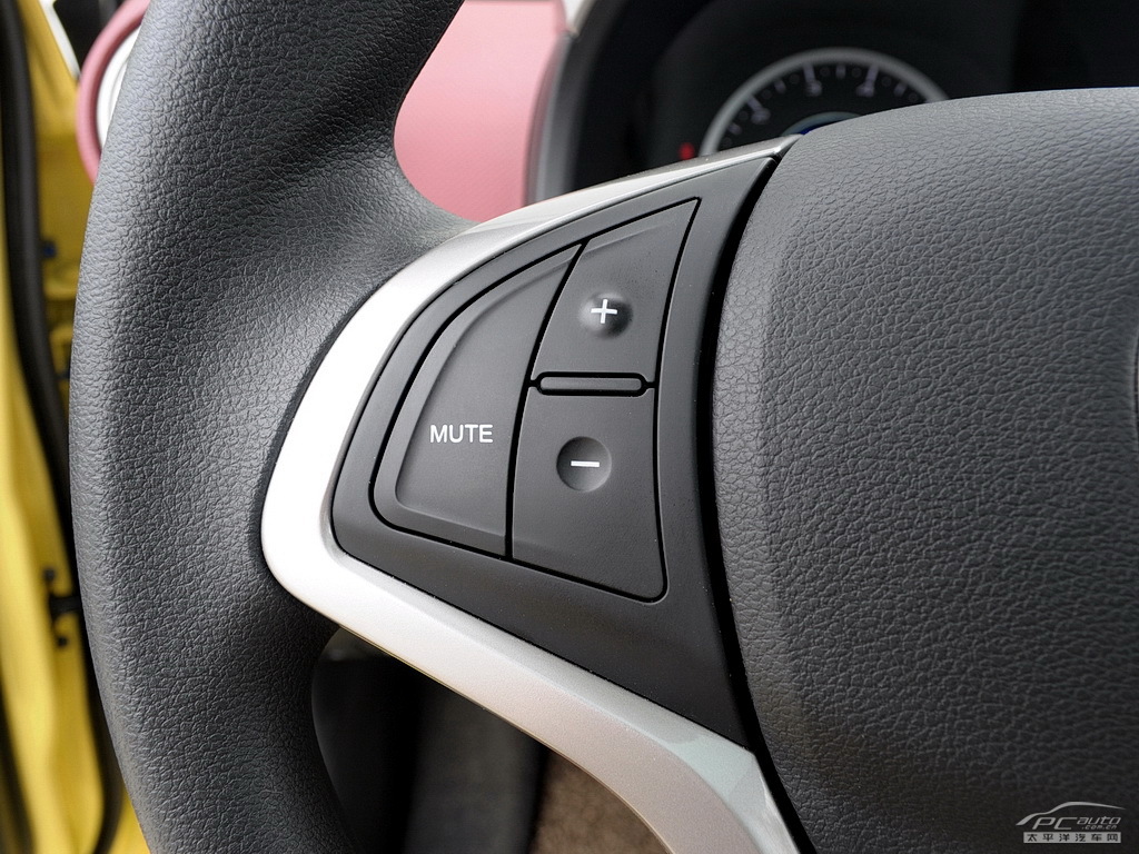 奔奔內(nèi)飾高清大圖