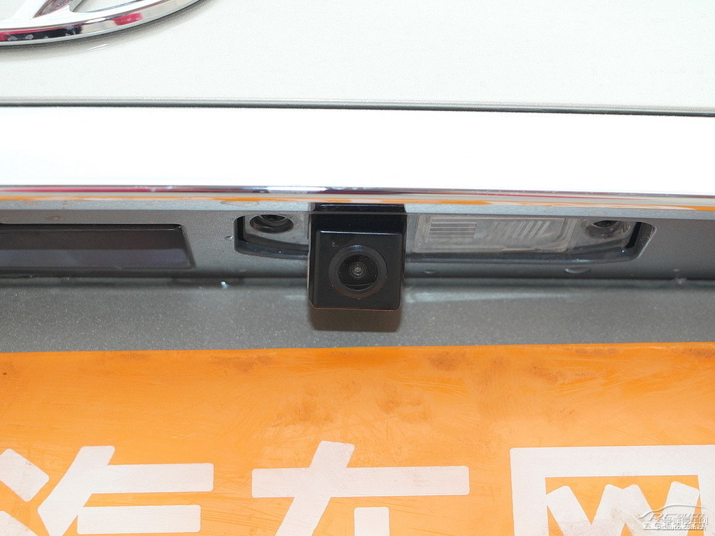 爍金索納塔車尾外觀圖片