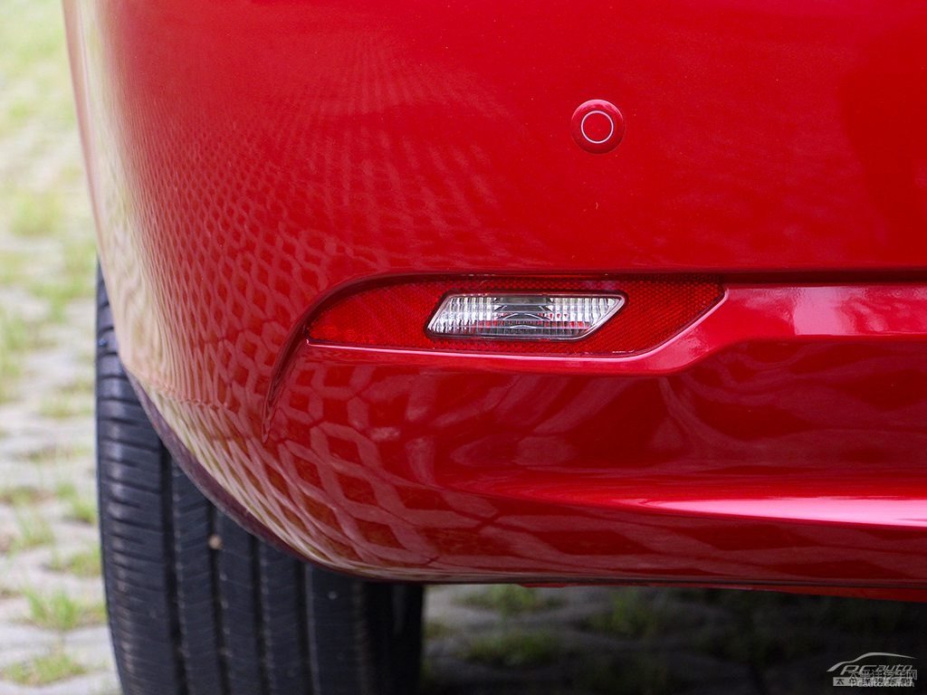 寶石紅逸動(dòng)車尾外觀圖片