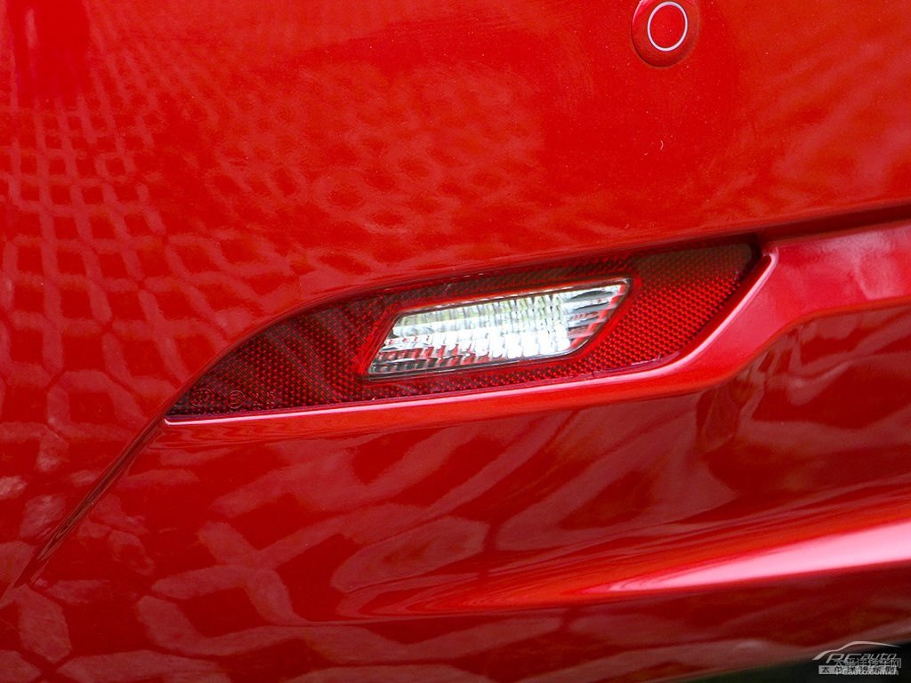 寶石紅逸動車尾外觀圖片