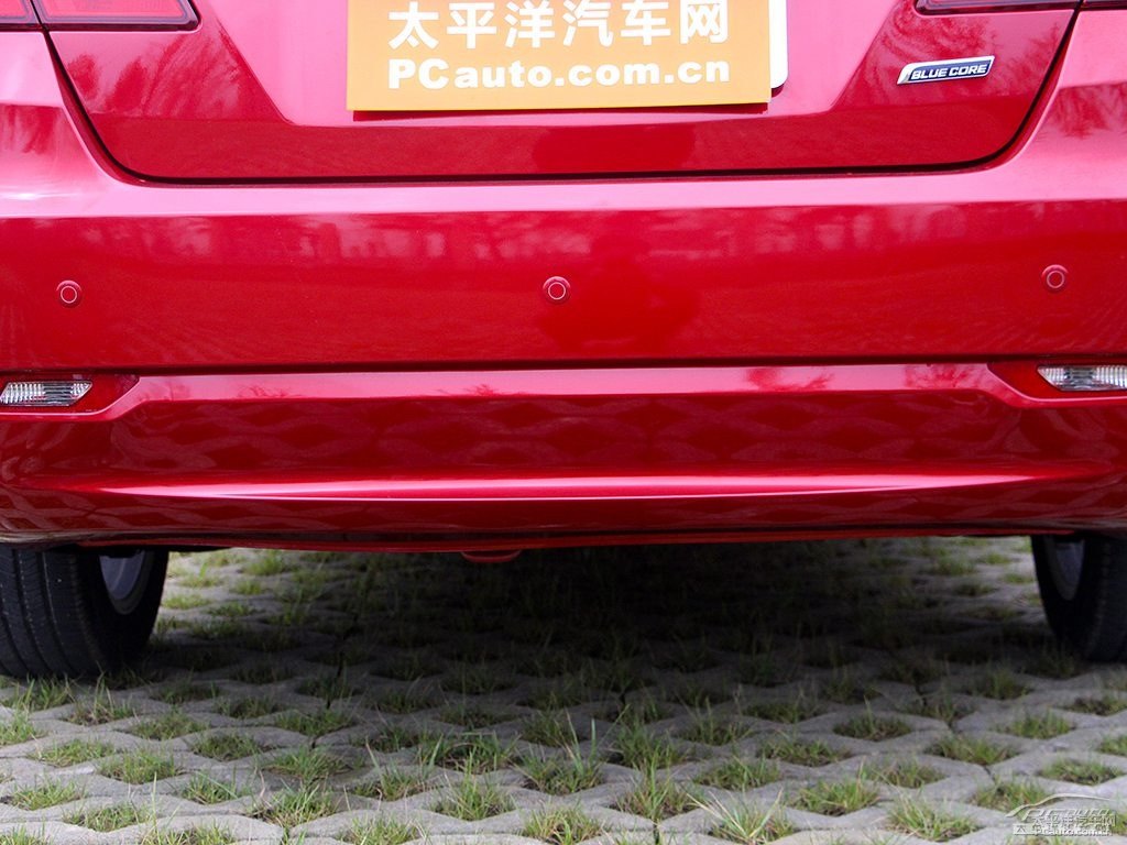 寶石紅逸動(dòng)車尾外觀圖片