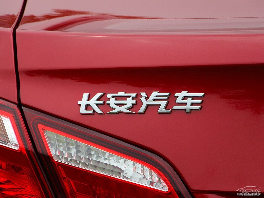 寶石紅逸動(dòng)車尾外觀圖片
