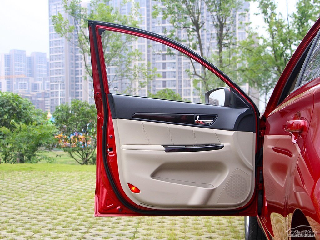 寶石紅逸動(dòng)車廂內(nèi)飾圖片