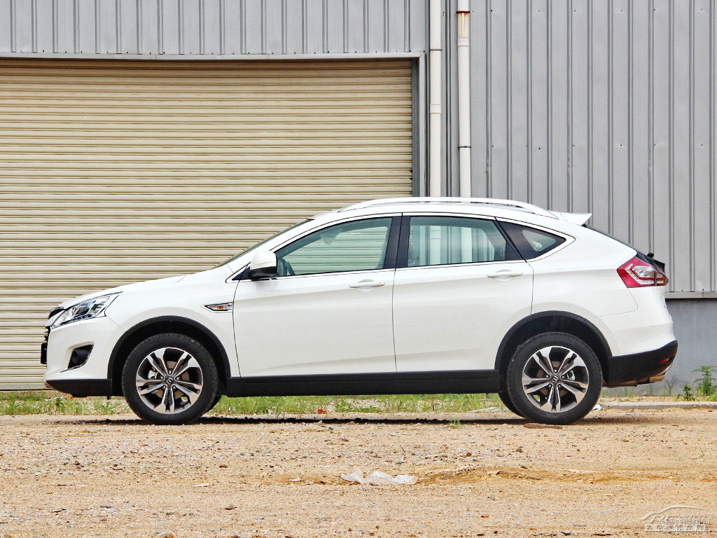 ɰ׼{ǽ݃(yu)6 SUV܇^^DƬ