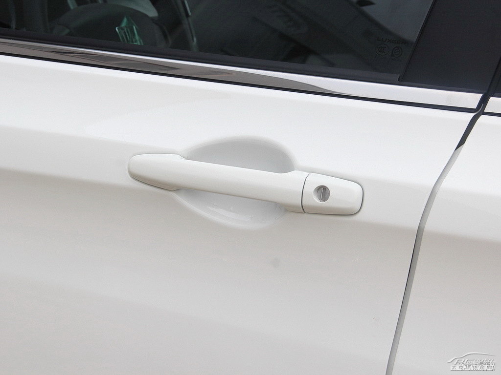 ɰ׼{ǽ݃(yu)6 SUV܇^DƬ