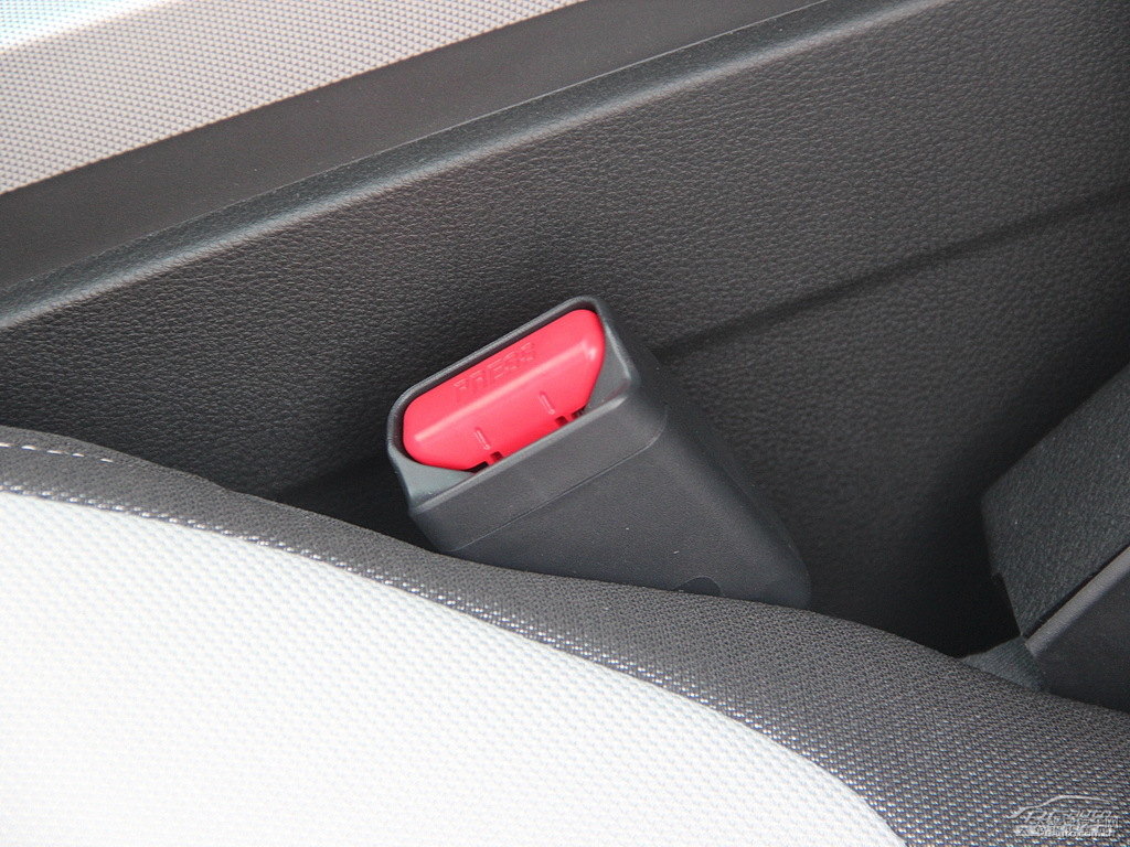 ɰ׼{ǽ݃(yu)6 SUV΃(ni)DƬ