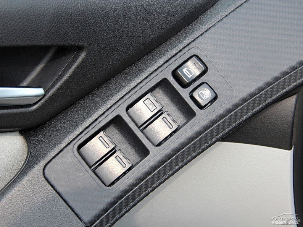 ɰ׼{ǽ݃(yu)6 SUV܇DƬ